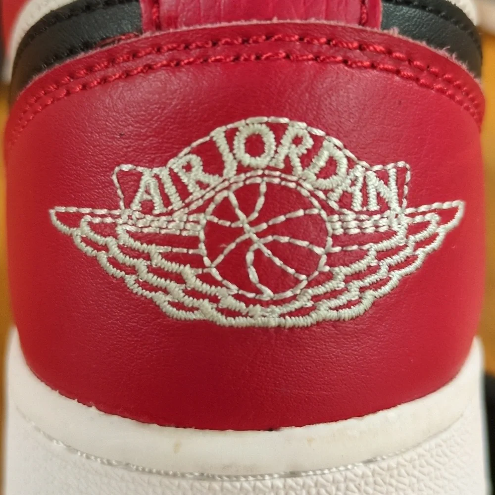 Nike Air Jordan 1 Low GS Bred Toe Black and Red Size 5.5 Youth - Picture 3 of 11